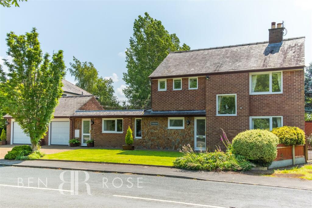 4 bedroom detached house for sale in Liverpool Old Road, Much Hoole