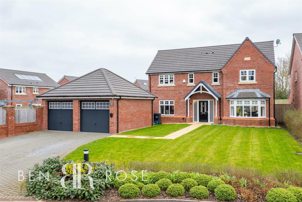 4 bedroom detached house for sale in Chapel Lane, Longton, Preston, PR4