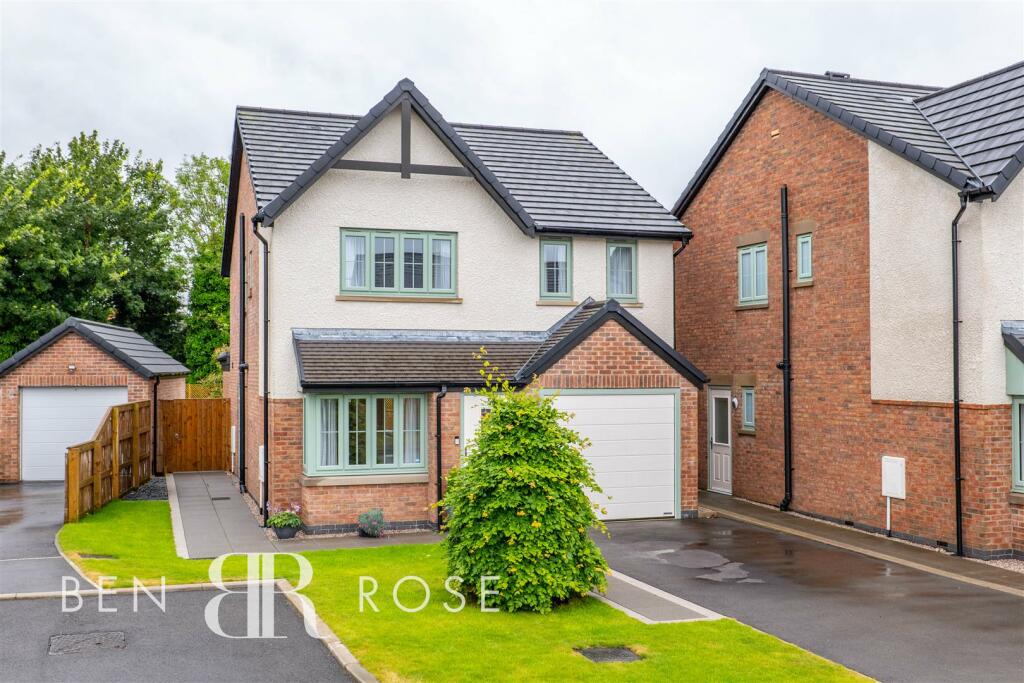 3 bedroom detached house for sale in River View Court, Longton, Preston