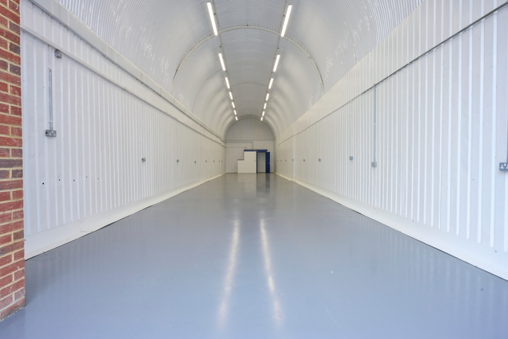 An empty arch with white lining