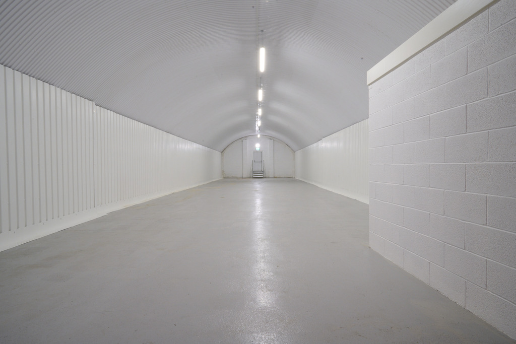 An empty arch with white lining
