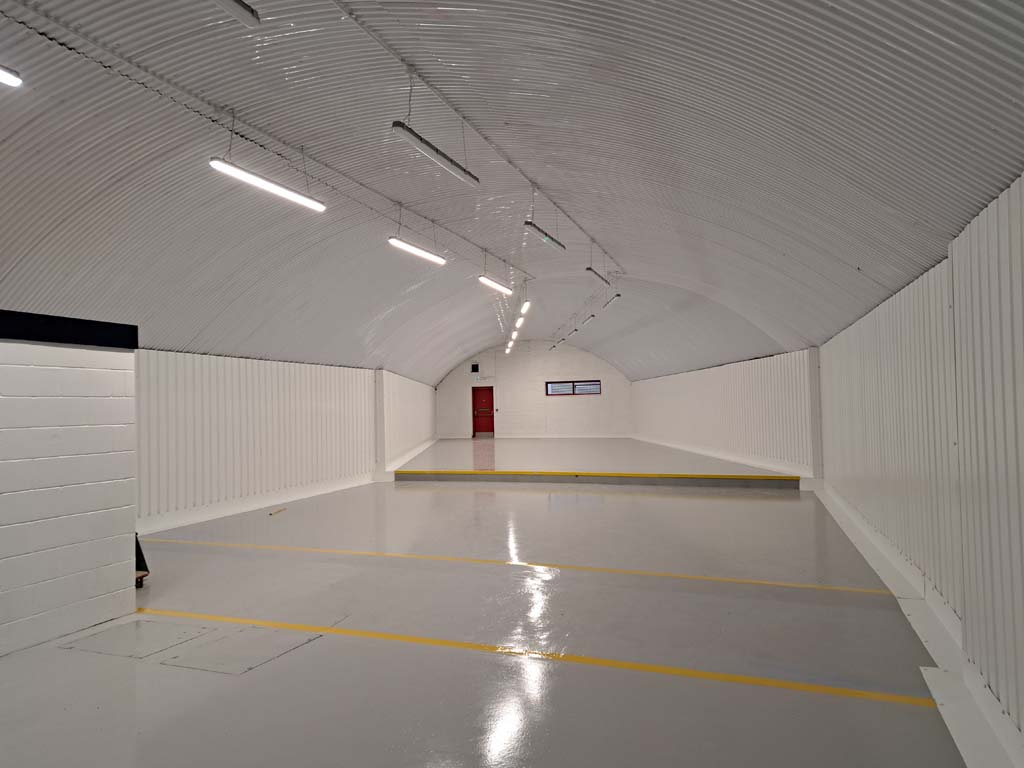 An empty arch with white lining
