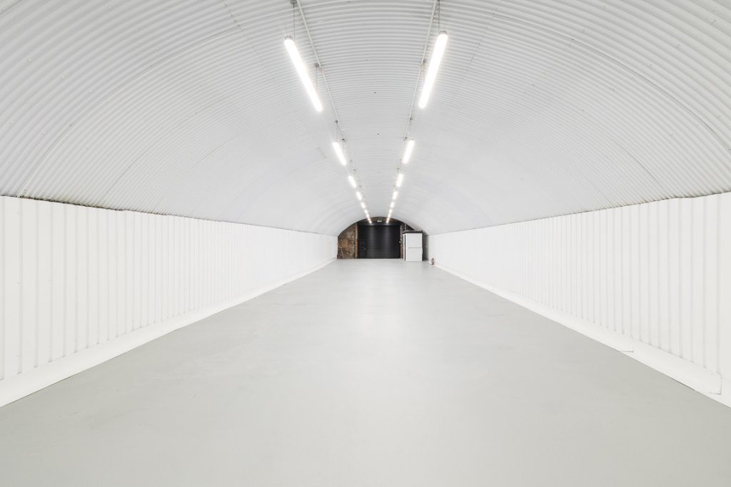 An empty arch with white lining