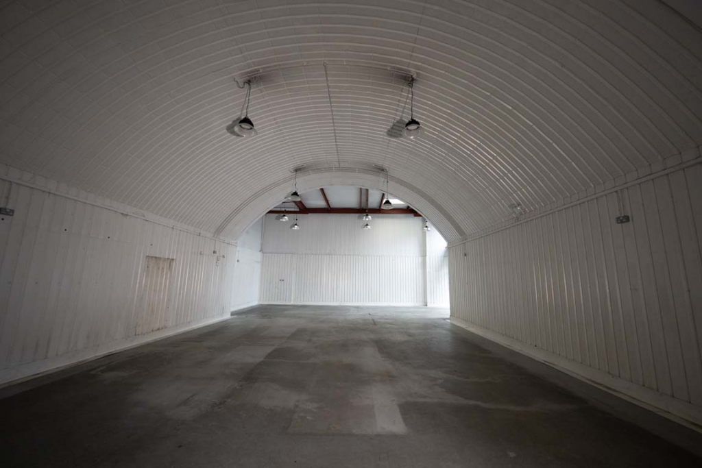 An empty arch with white lining