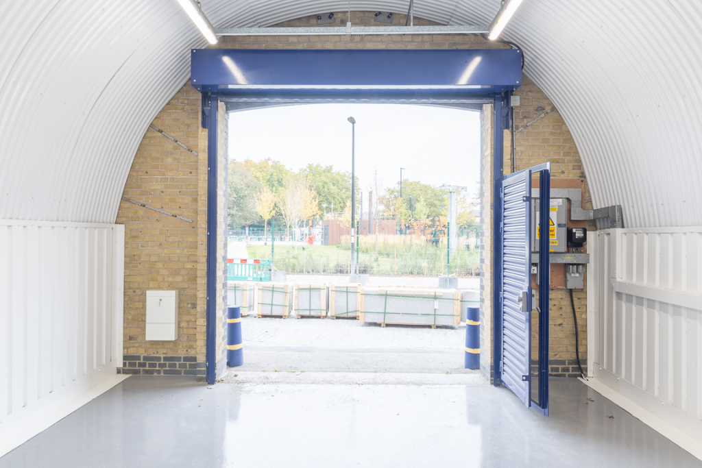 An empty arch with white lining