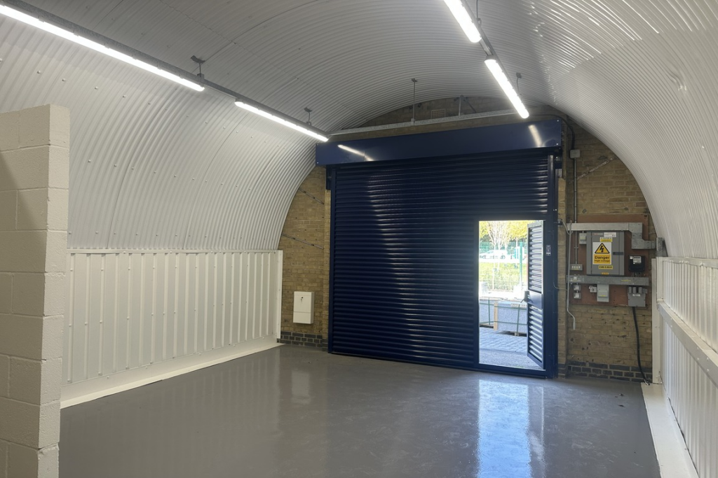 An empty arch with white lining