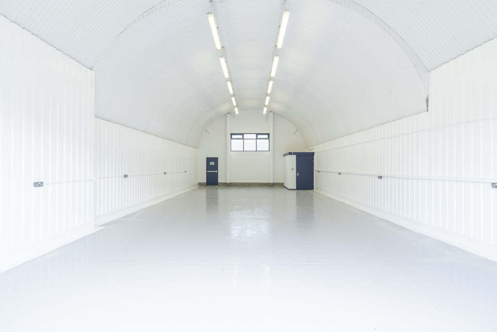 An empty arch with white lining