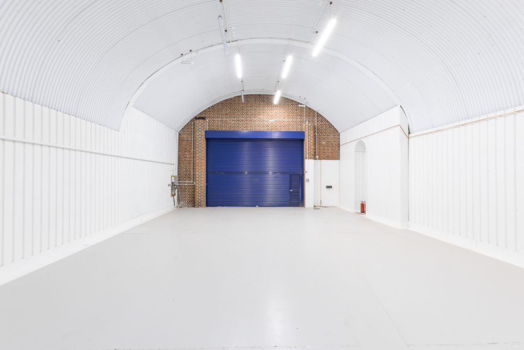 An empty arch with white lining