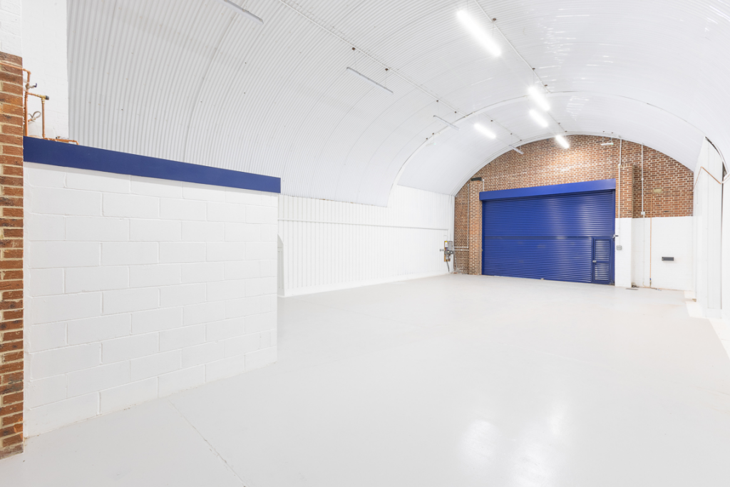 An empty arch with white lining