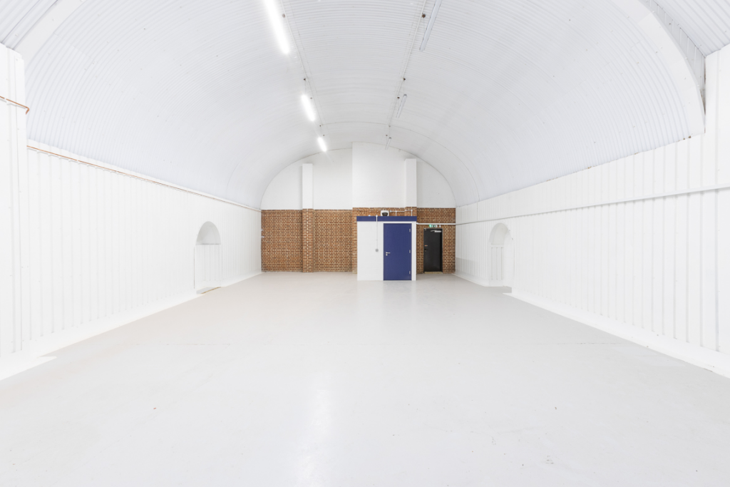 An empty arch with white lining