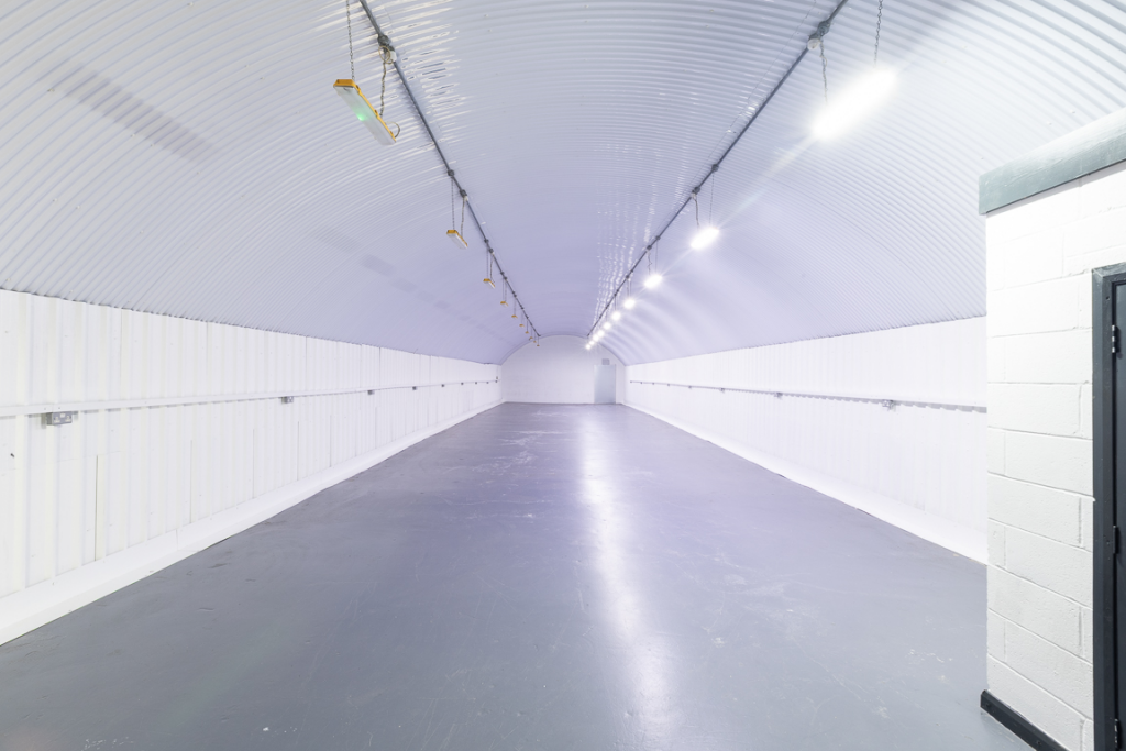The ground floor of an empty arch, suitable to use as an office unit, with carpet and a WC.