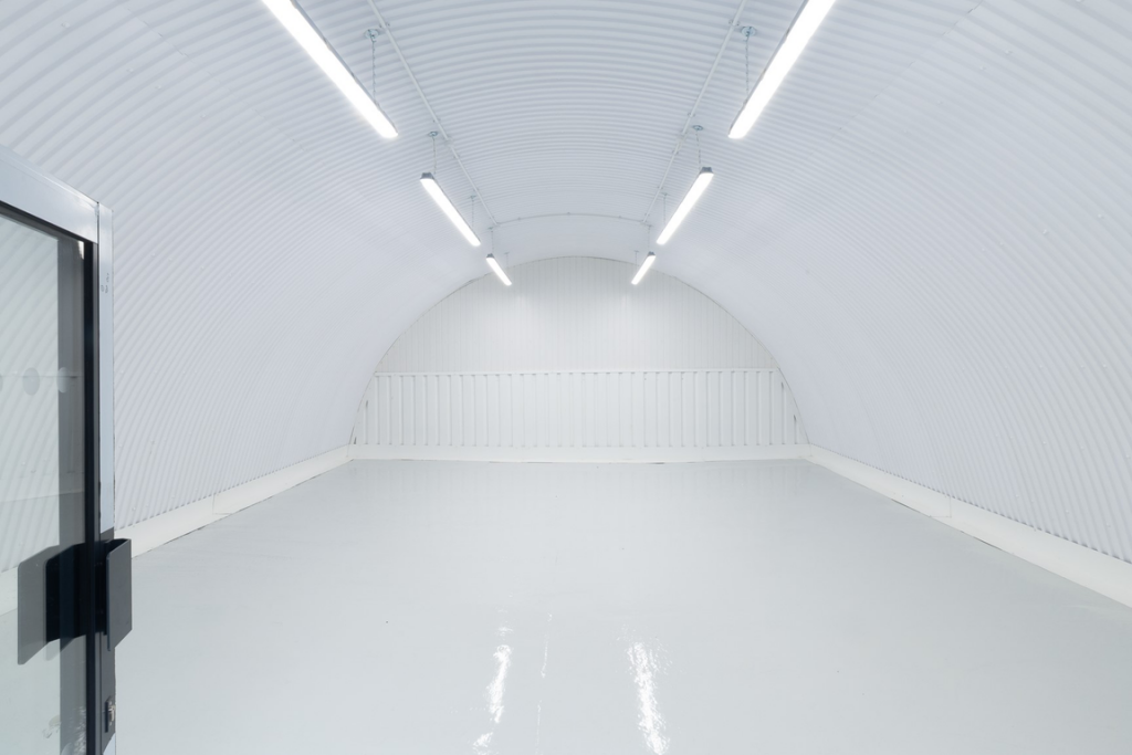 An empty arch with white lining