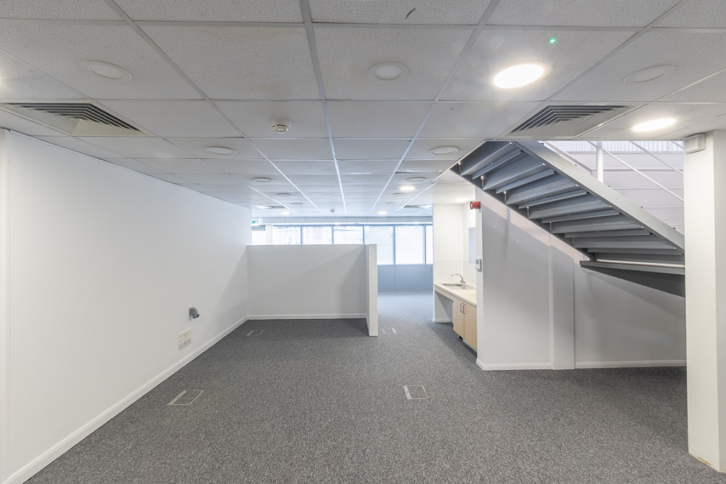 An empty arch with white lining