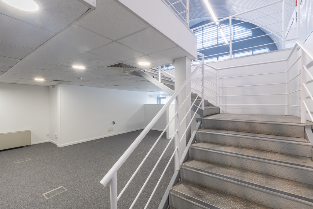 An empty arch with white lining