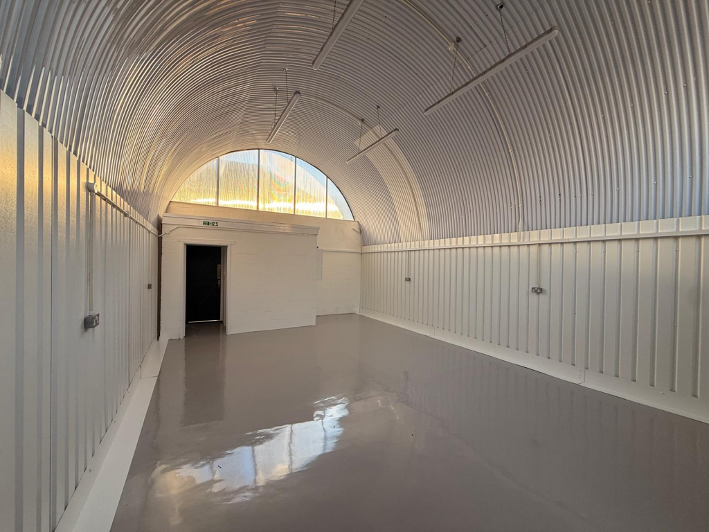 An empty arch with white lining