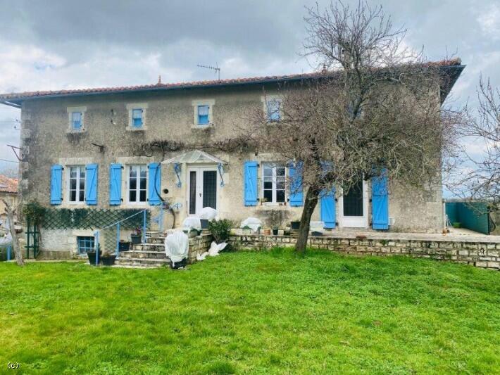 4 bedroom house for sale in ChampagneMouton, Charente, 16350, France