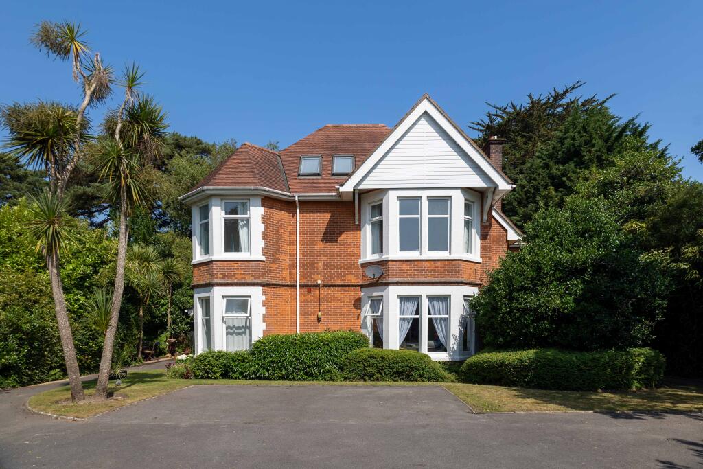 Main image of property: Hepworth House, 13 Flaghead Road, Canford Cliffs