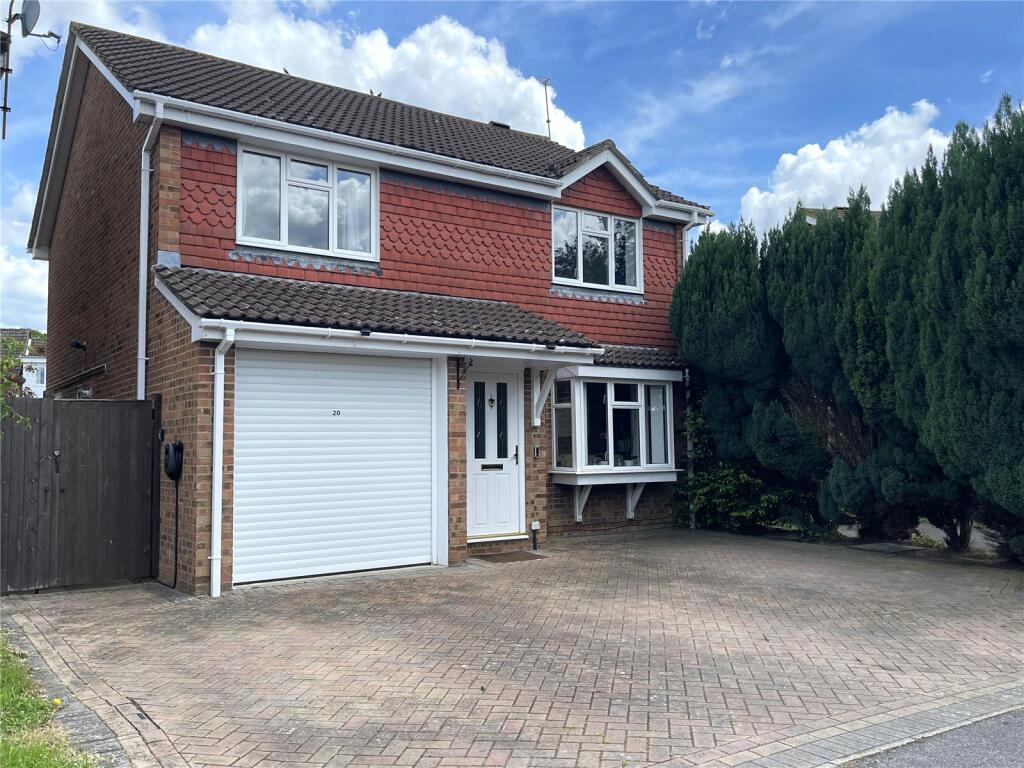 4 bedroom detached house for sale in Eddington Road, Bracknell