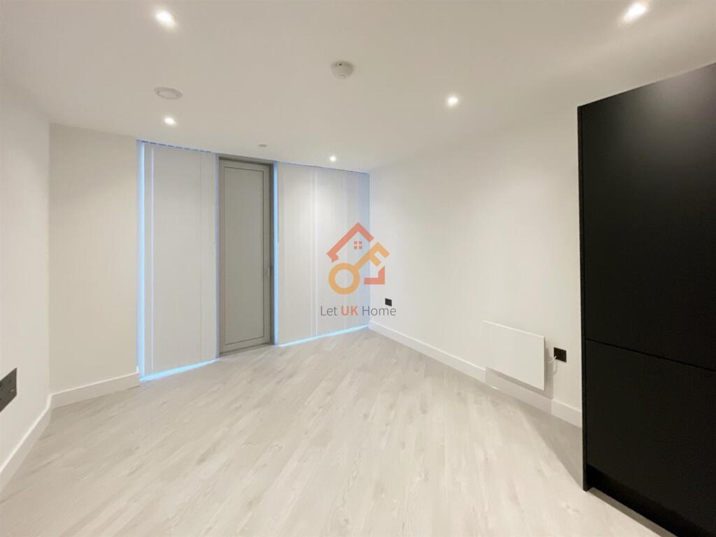 Main image of property: Vista River Tower, 1 Trinity Way, Manchester M3