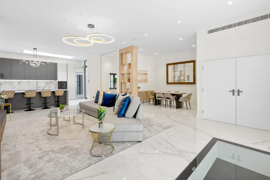 Main image of property: Queen's Gate Mews, London, SW7
