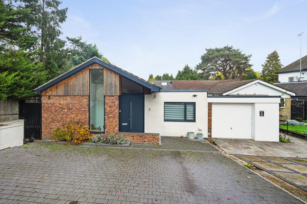 Main image of property: Temple Avenue, London, N20