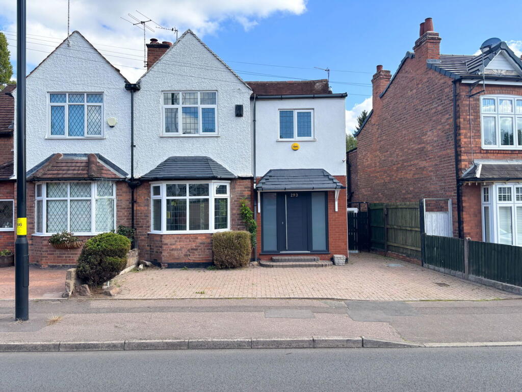 Main image of property: 293 Eachelhurst Road, Sutton Coldfield, B76 1DS