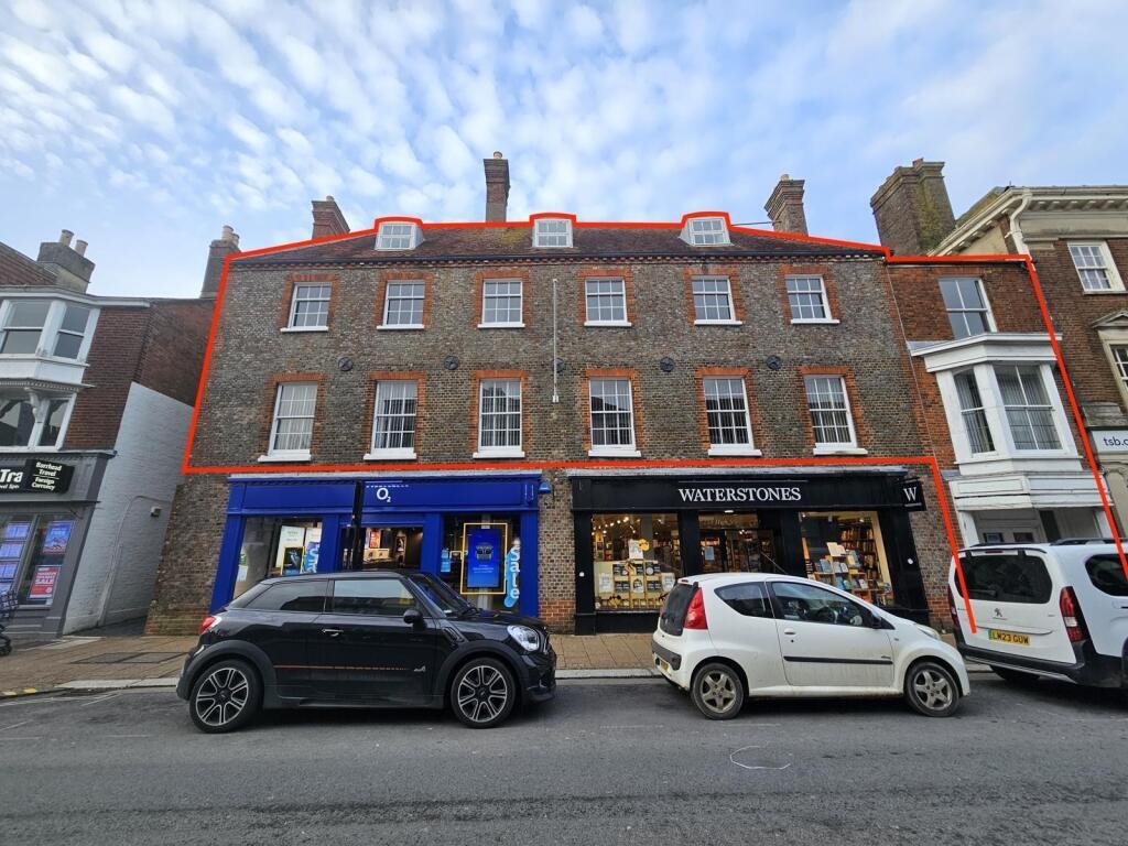 Main image of property: 118a High Street, Newport, PO30 1TP