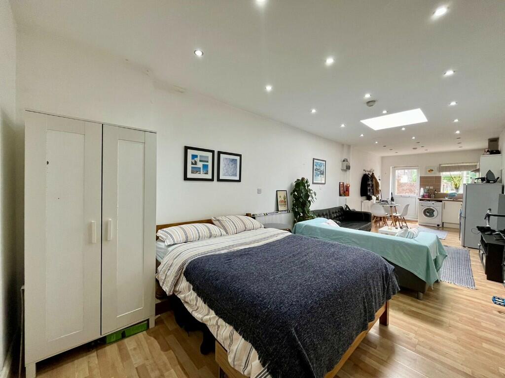 Main image of property: Rosebank Gardens North, London, E3