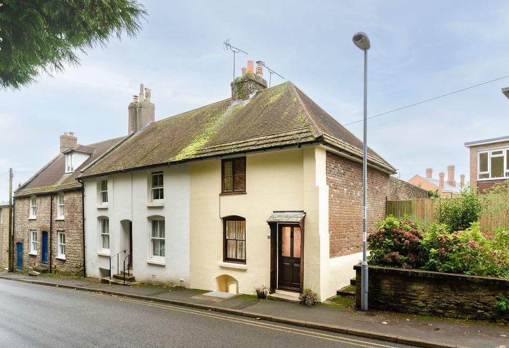2 bedroom end of terrace house for sale in Glyde Path Road, Dorchester
