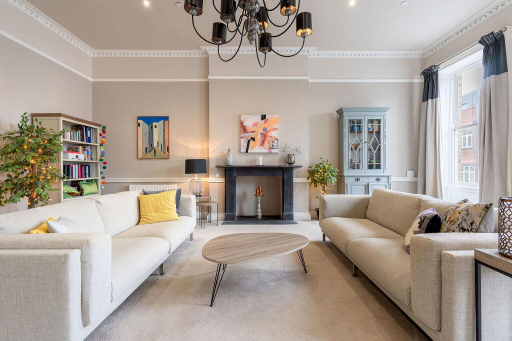 Main image of property: High West Street, Dorchester, DT1 1UY