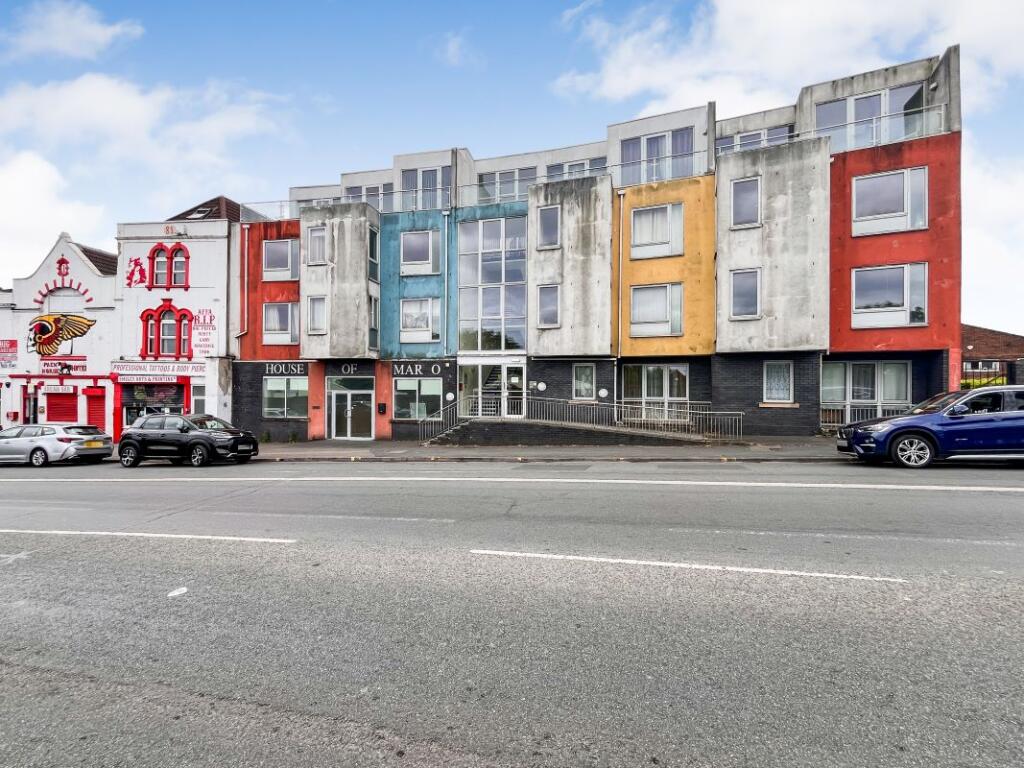 Main image of property: Flat 2 Tempera, 152 Lawrence Hill, Bristol, Avon, BS5 0DN