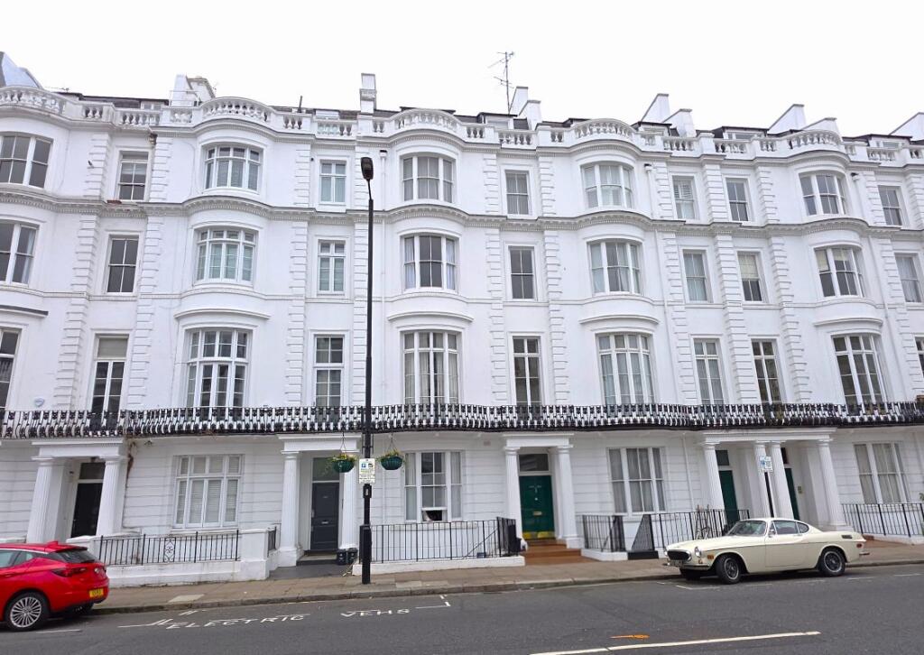 Main image of property: Flat 4, 143-145 Gloucester Terrace, Paddington, London, W2 6DX