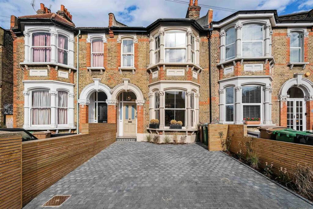 5 bedroom terraced house for sale in Chelmsford Road, Leytonstone, E11