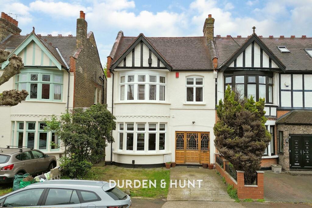4 bedroom end of terrace house for sale in St. Margarets Road