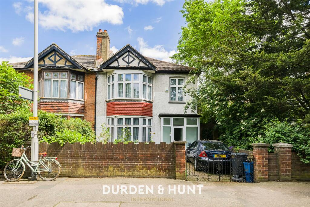4 bedroom semidetached house for sale in Blake Hall Road, Wanstead, E11