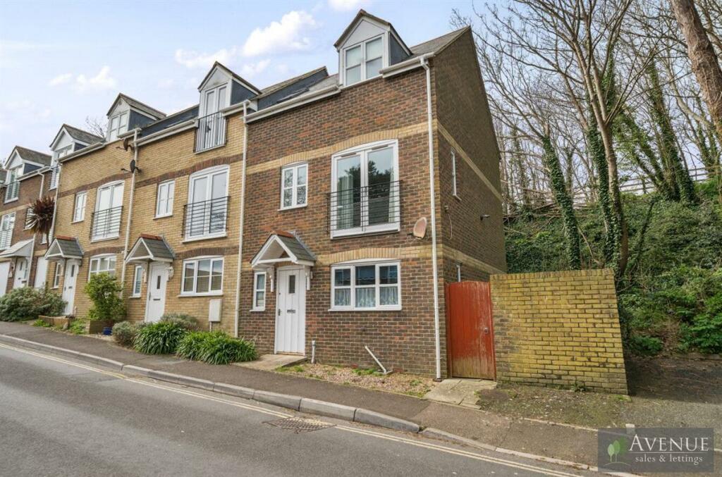 3 bedroom end of terrace house for sale in Old Castle Road, Weymouth, DT4