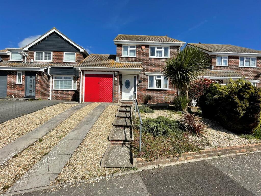 3 bedroom detached house for sale in Mariners Way, Chickerell, Weymouth