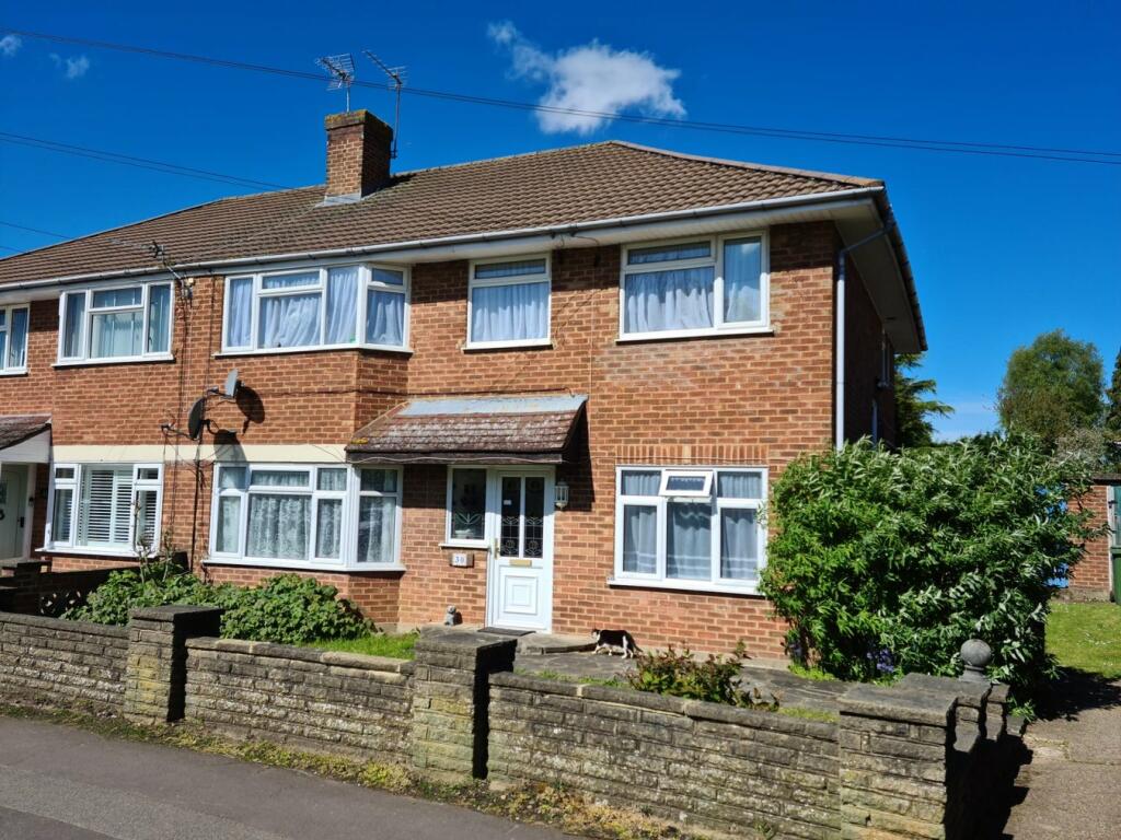 2 bedroom apartment for sale in Old Dean, Bovingdon, HP3