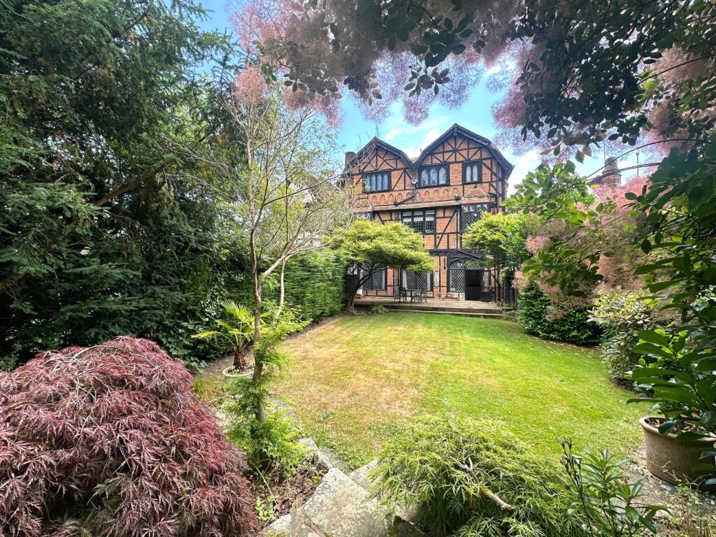 Main image of property: Commonwood, Chipperfield , Kings Langley, WD4