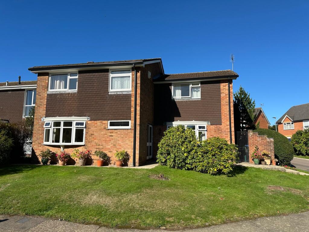 Main image of property: Fieldway, Bovingdon, HP3