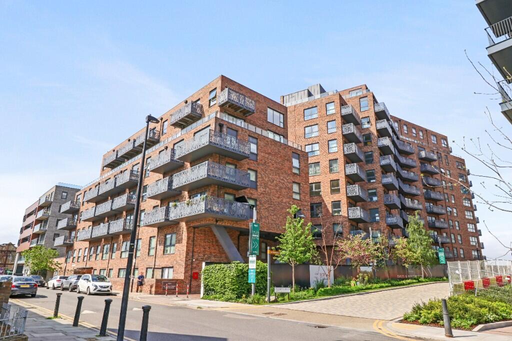 Main image of property: Leven Road, London, E14