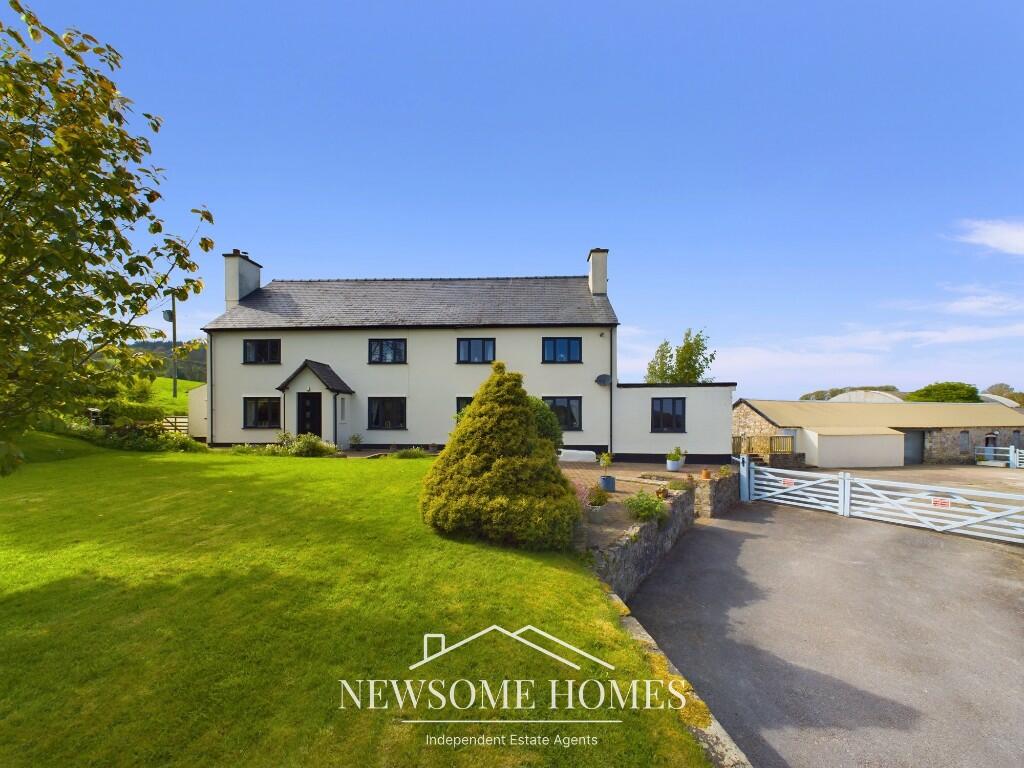 5 bedroom detached house for sale in Fachallt Road, Whitford, Holywell