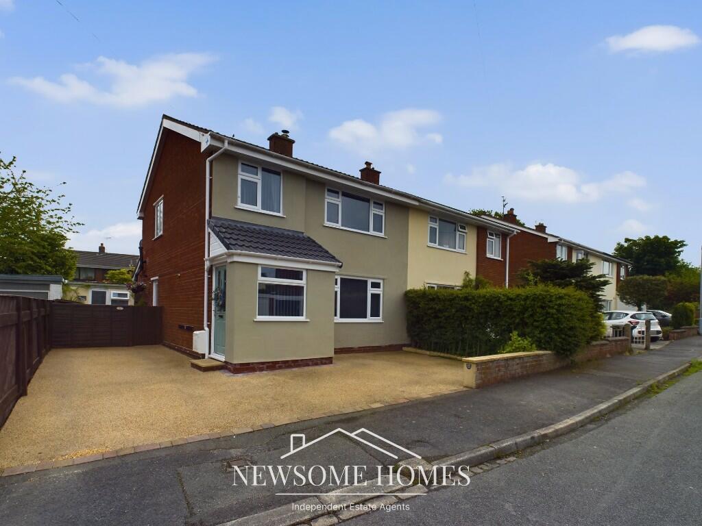 3 bedroom semidetached house for sale in Pant Glas, Sychdyn