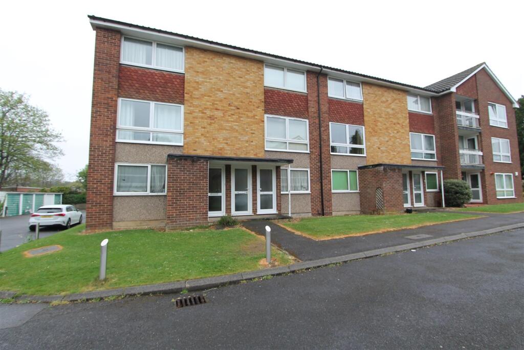 2 bedroom maisonette