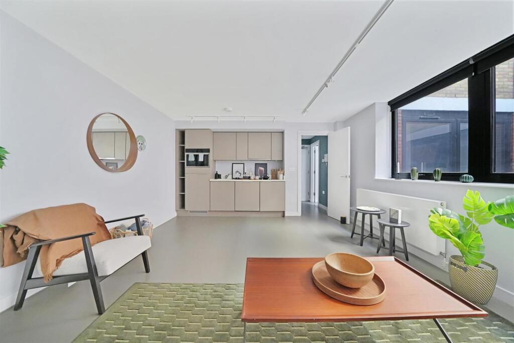 Main image of property: Vinny Court, High Road, North Finchley, London, N12 9RW