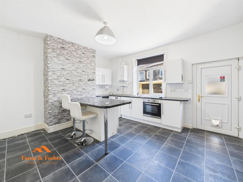 Main image of property: Oxford Street, Colne