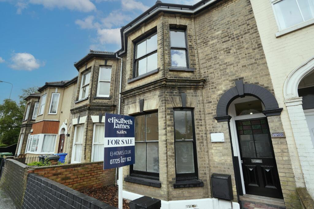 3 bedroom terraced house for sale in St. Peters Street, Lowestoft, NR32