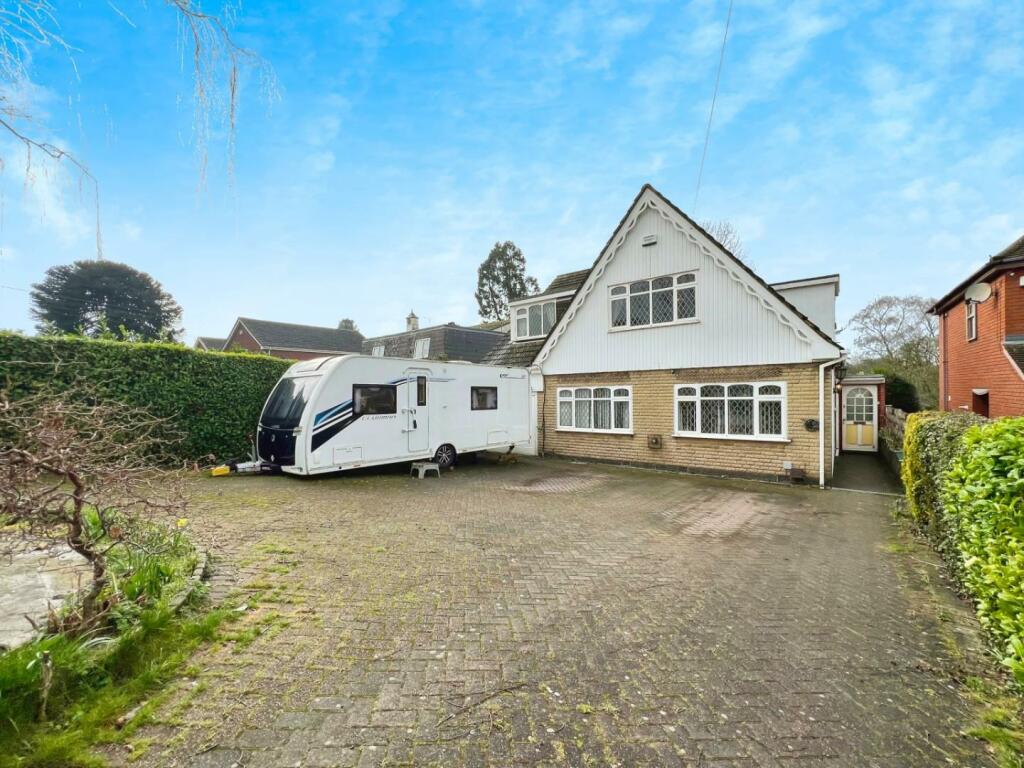 4 bedroom detached house for sale in Eastern Green Road, Coventry, CV5