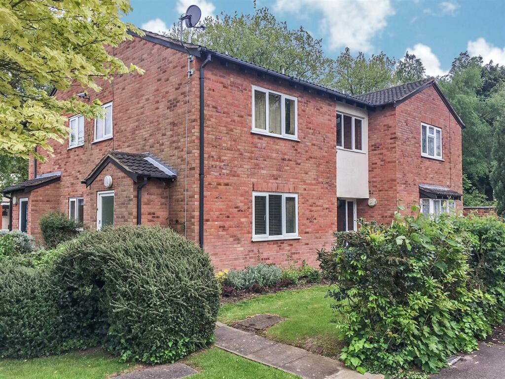 Studio flat for rent in Woodlands Court, Earlsdon Avenue South