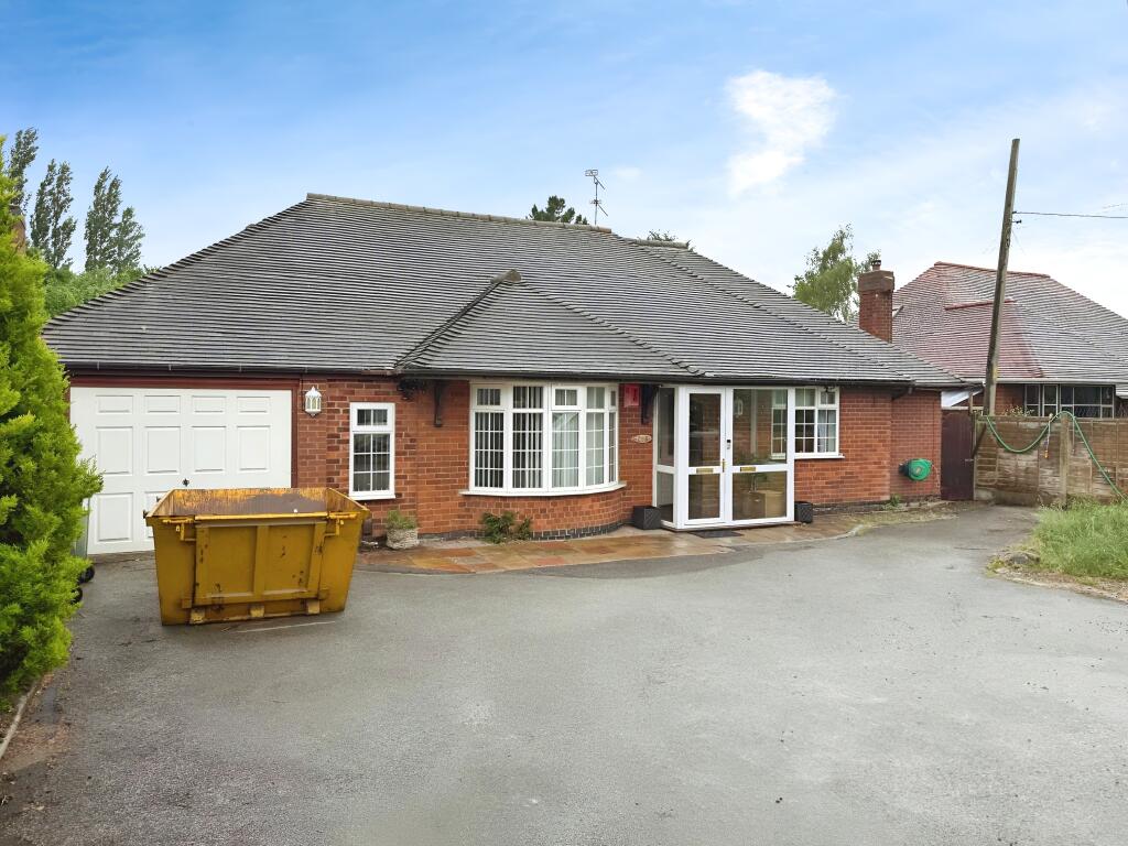 Main image of property: 288 Nuneaton Road, Bulkington, Bedworth, Warwickshire CV12 9RZ